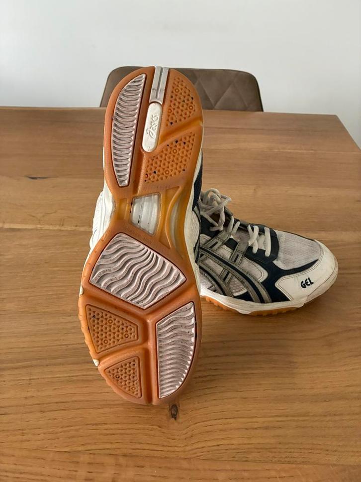 Nette indoor Asics Gel maat 10, Kleding | Heren, Schoenen, Zo goed als nieuw, Sportschoenen, Overige kleuren, Ophalen of Verzenden