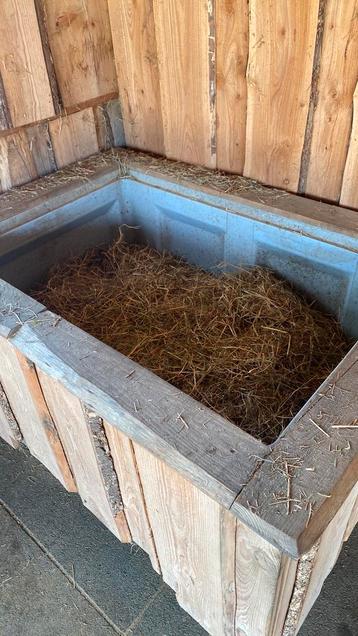 Slowfeederbakken (2 stuks) beschikbaar voor biedingen