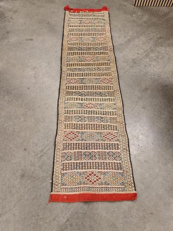 vintage Marrokaans handgeknoopt taptijt beschikbaar voor biedingen