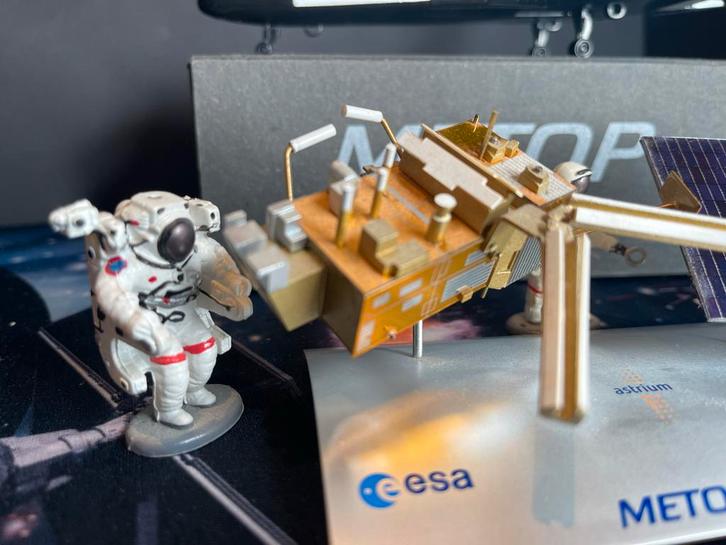 Metop NASA Set - Space Shuttle & Satelliet, Hobby en Vrije tijd, Modelbouw | Auto's en Voertuigen, Zo goed als nieuw, Overige typen