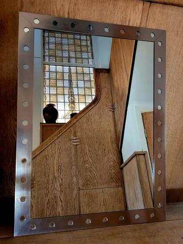 Moderne Spiegel met Metalen Frame beschikbaar voor biedingen