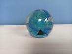 Presse papier paperweight Isle of Wight rond glas blauwtinte, Ophalen of Verzenden