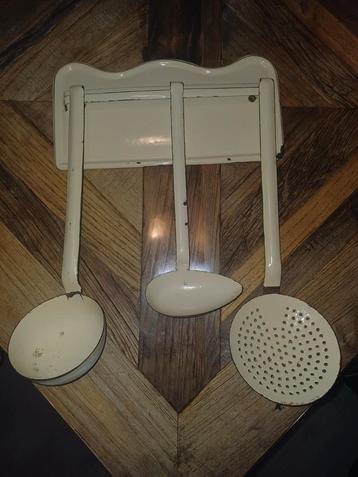 Brocante Emaille Lepelrekje Crème beschikbaar voor biedingen