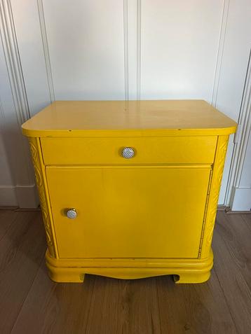 Geel Dressoir Kastje - Laag Model beschikbaar voor biedingen