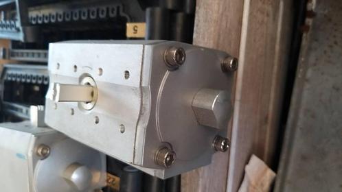 Nieuwe Festo draaicilinders, Doe-het-zelf en Verbouw, Gereedschap | Machine-onderdelen en Toebehoren, Nieuw, Ophalen of Verzenden