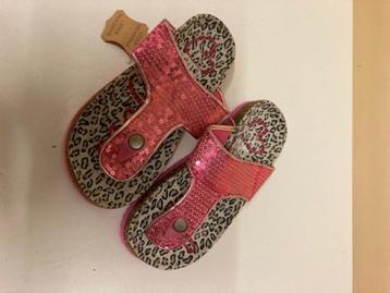 NIEUWE teenslippers 31 kaartje eraan  beschikbaar voor biedingen