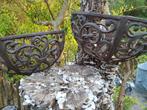 2 decoratieve halfronde gietijzeren plantenhangers(brocante), Tuin en Terras, Tuinwanddecoratie, Ophalen of Verzenden, Gebruikt