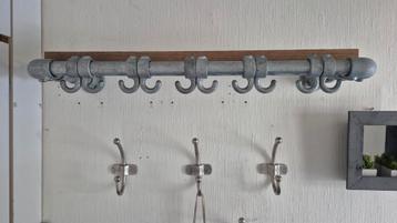 Kapstok staal/hout beschikbaar voor biedingen