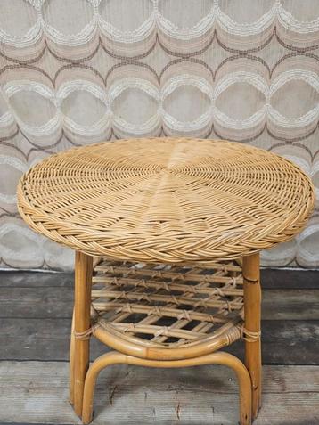 Vintage rotan ronde tafel 56 cm beschikbaar voor biedingen