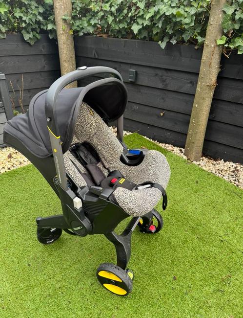 Mooie zwarte Doona kinderwagen incl 2 isofix bases, Kinderen en Baby's, Kinderwagens en Combinaties, Gebruikt, Combiwagen, Overige merken