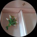 Vintage vergulde Lucky White Heather broche, Met strass, Goud, Ophalen of Verzenden, Zo goed als nieuw