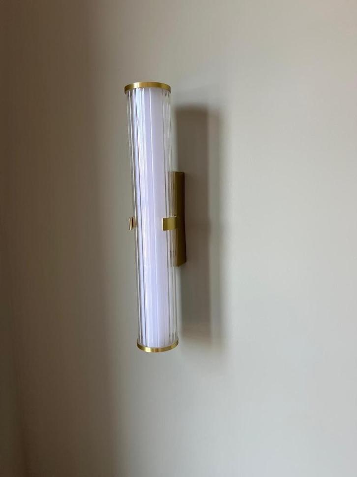 2x Westwing LED badkamer wandlamp Clamp opaalglas, dimbaar, Huis en Inrichting, Lampen | Wandlampen, Zo goed als nieuw, Ophalen