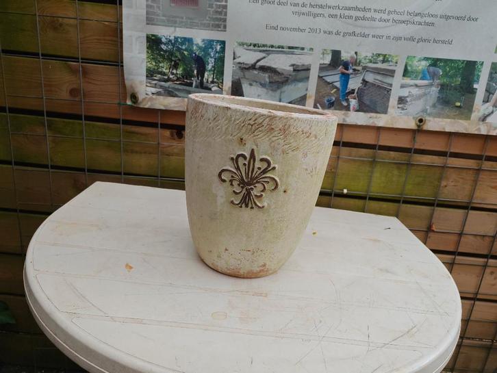 zware terracotta bloempot, Tuin en Terras, Bloempotten, Gebruikt, Minder dan 40 cm, Minder dan 25 cm, Overige vormen, Ophalen