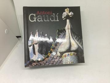 Antoni Gaudí - Architectuur Boek beschikbaar voor biedingen