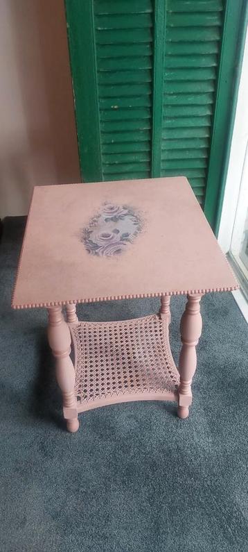 Supercute dit bijzettafeltje met webbing  53x46 restyle beschikbaar voor biedingen