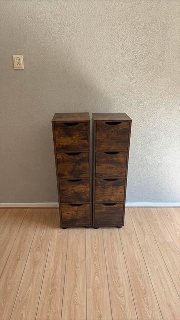 Twee mooie houten ladekastjes
