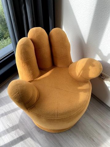 Jaren 90 design kinderstoel ‘Hand’ beschikbaar voor biedingen