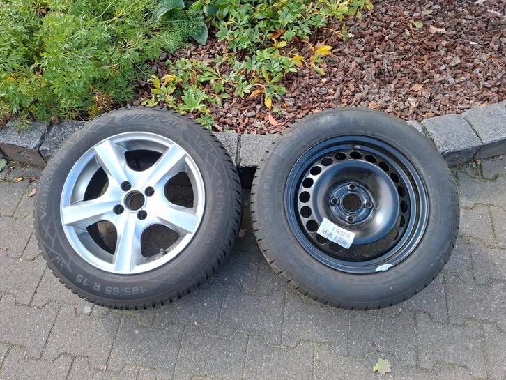 Te koop. Winterbanden en één zomerband Opel Corsa, Auto-onderdelen, Banden en Velgen, Band(en), Winterbanden, 15 inch, Ophalen of Verzenden
