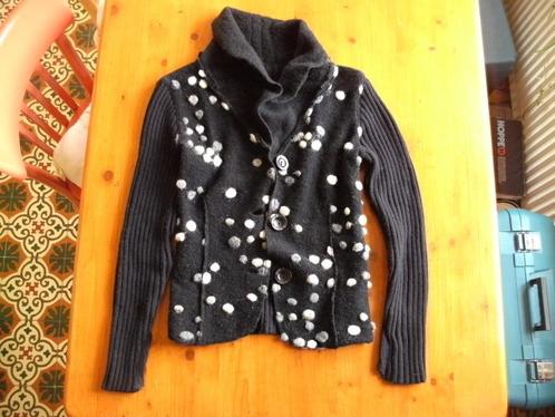 Zwart gebreid vest met witte en grijze noppen., Kleding | Dames, Truien en Vesten, Zo goed als nieuw, Maat 38/40 (M), Zwart, Ophalen of Verzenden