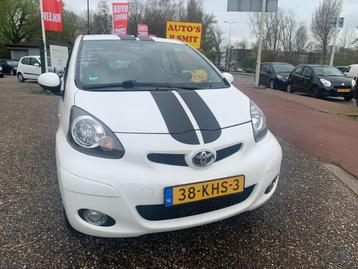 Toyota Aygo 1.0-12V Xcite White AIRCO STRIPING HALF LEER SPO beschikbaar voor biedingen