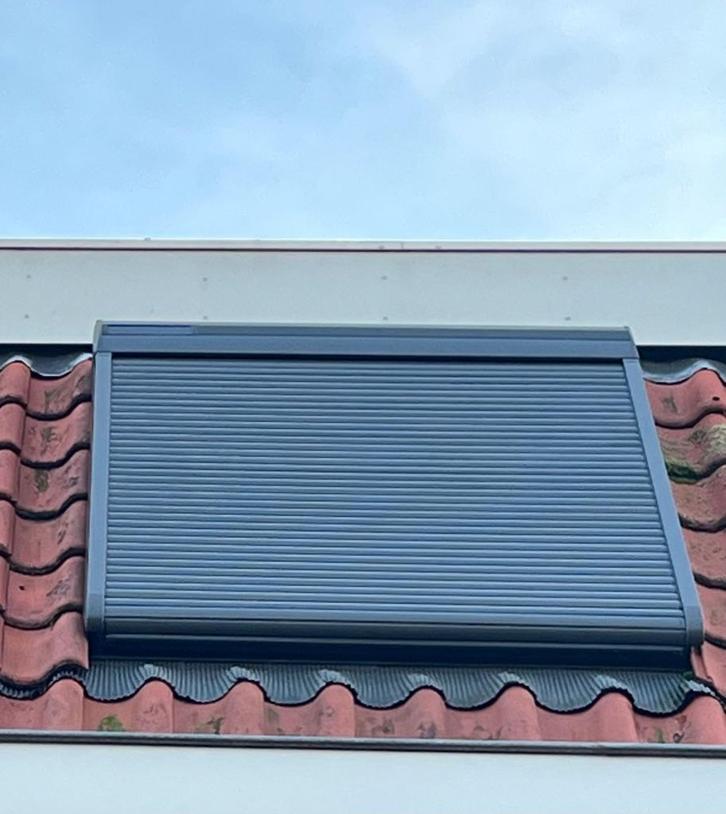 Velux Solar rolluik SSL (met bon & garantie), Doe-het-zelf en Verbouw, Rolluiken, Gebruikt, Minder dan 100 cm, Minder dan 100 cm