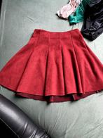 Rood suede rokje, Maat 38/40 (M), Verzenden, Gedragen, Boven de knie