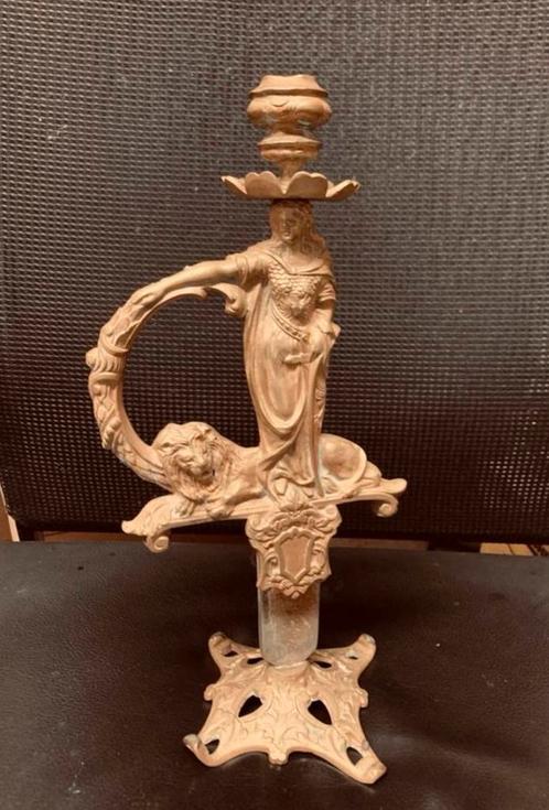 Kandelaar oude bronzen koperen zwaard kandelaar., Antiek en Kunst, Antiek | Kandelaars, Ophalen of Verzenden