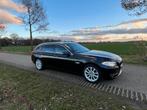 BMW 520i High Executive M Sport - Dakota zimt braun leder, Auto's, Achterwielaandrijving, 4 cilinders, 2000 kg, Zwart