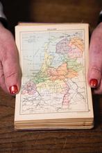 Antieke kleine atlas Asprey's atlas of the world 145 platen, Ophalen of Verzenden