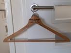 HOUTEN kledinghanger van ooit een bekende Herenmodezaak, Ophalen, Zo goed als nieuw, Hout