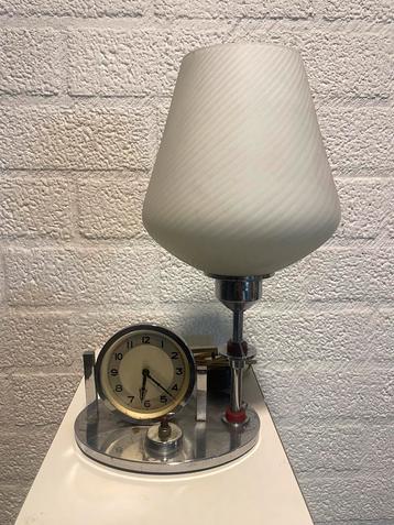 Art Deco Klok met lamp beschikbaar voor biedingen