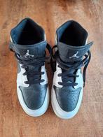 Nike Air Jordan 1 Mid - Zwart/Wit/Goud, Zwart, Nike, Ophalen of Verzenden, Sneakers of Gympen