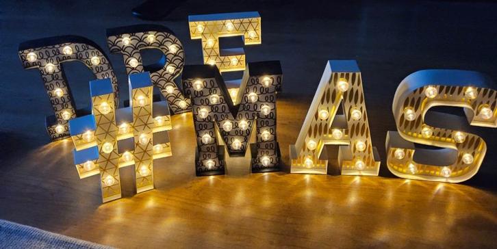 Set van 7 kartonnen LED-letters DREAM / #MAS (XMAS🎄) H:15cm, Diversen, Kerst, Zo goed als nieuw, Ophalen