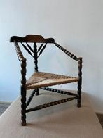 antique Bobbin/Spindle Triangle Chair, Ophalen of Verzenden