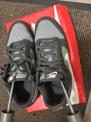 Nike dunks low schoenen beschikbaar voor biedingen