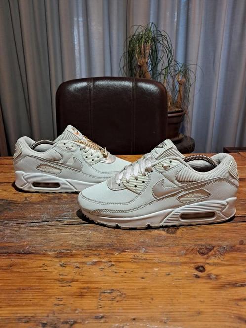 Nike Air Max 90 Premium 'Swoosh Gold Chain' - Rare!, Kleding | Dames, Schoenen, Gedragen, Sneakers of Gympen, Wit, Ophalen of Verzenden