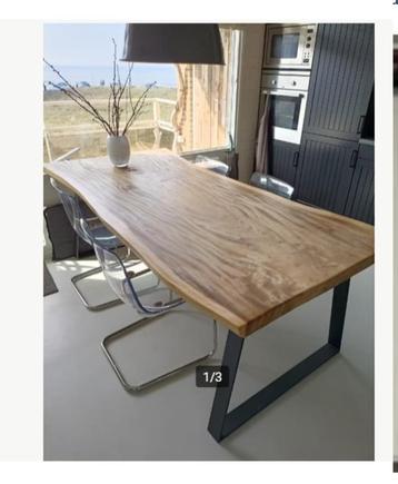 Houte zware eettafel op ijzere zwarte poten boomstamtafel beschikbaar voor biedingen