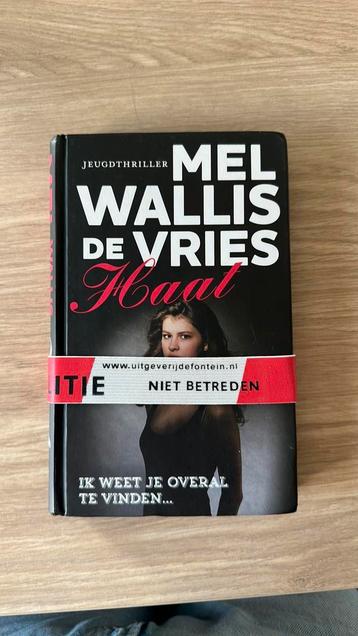 Haat- mel wallis de vries beschikbaar voor biedingen