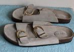Beige suede slippers met gesp - Costes - maat 40, Kleding | Dames, Schoenen, Slippers, Beige, Nieuw, Ophalen of Verzenden