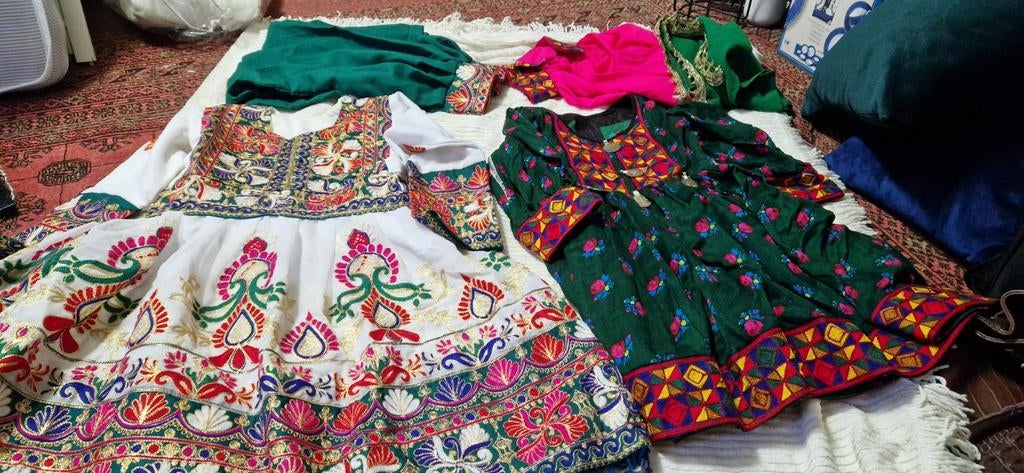 Kinder afghans kleding, Ophalen