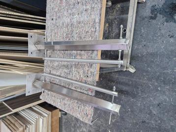 Rvs gevel bannier houders. beschikbaar voor biedingen