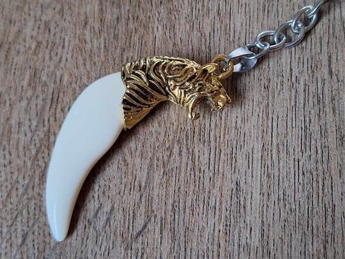 Sleutelhanger : Wolf Fang met Goudkleurige Tijgerkop !!, Verzamelen, Sleutelhangers, Nieuw, Dier of Natuur, Ophalen of Verzenden
