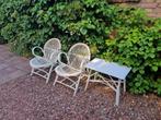 2 witte rotan kuipstoeltjes + tafel, Ophalen, Zo goed als nieuw, Wit, Eén