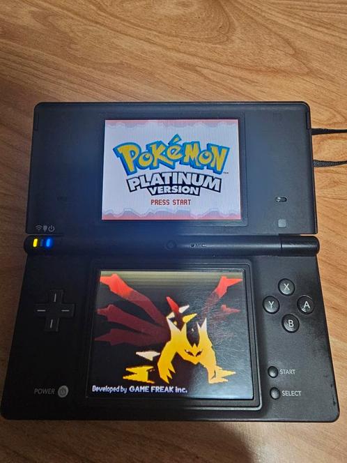 zwarte nintendo dsi met games er op, Spelcomputers en Games, Spelcomputers | Nintendo DS, Gebruikt, Dsi, Zwart, Met games, Ophalen of Verzenden