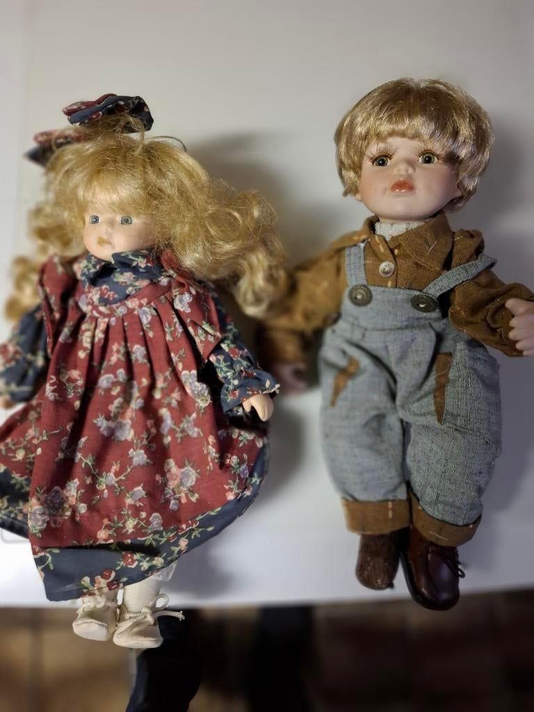 TK 2 PORSELEINEN POPPEN JONGEN EN MEISJE., Ophalen of Verzenden, Zo goed als nieuw, Pop