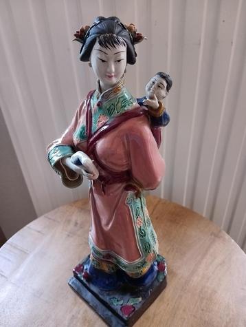 Keramiek beeld Chinese vrouw met kind beschikbaar voor biedingen