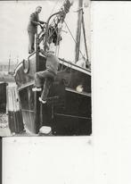Scheveningen Op klompen aan boord klimmen Foto, Ophalen of Verzenden, Ongelopen, Zuid-Holland