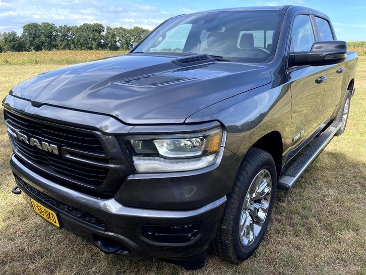 RAM 1500 5.7 HEMI LPG Laramie, in nieuwstaat 2024 inruil kan, Auto's, Dodge, Bedrijf, RAM 1500, 4x4, ABS, Achteruitrijcamera, Adaptieve lichten