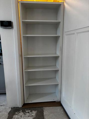 Draaibare witte inbouw kast (kast in kast) beschikbaar voor biedingen