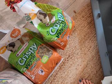 Knaagdiervoeding (2,5 kg waarvan een geopend)  beschikbaar voor biedingen